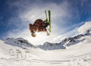 开云体育登录-戈贝尔化身禁区守护神，独行侠窒息式防守战术全面压制湖人