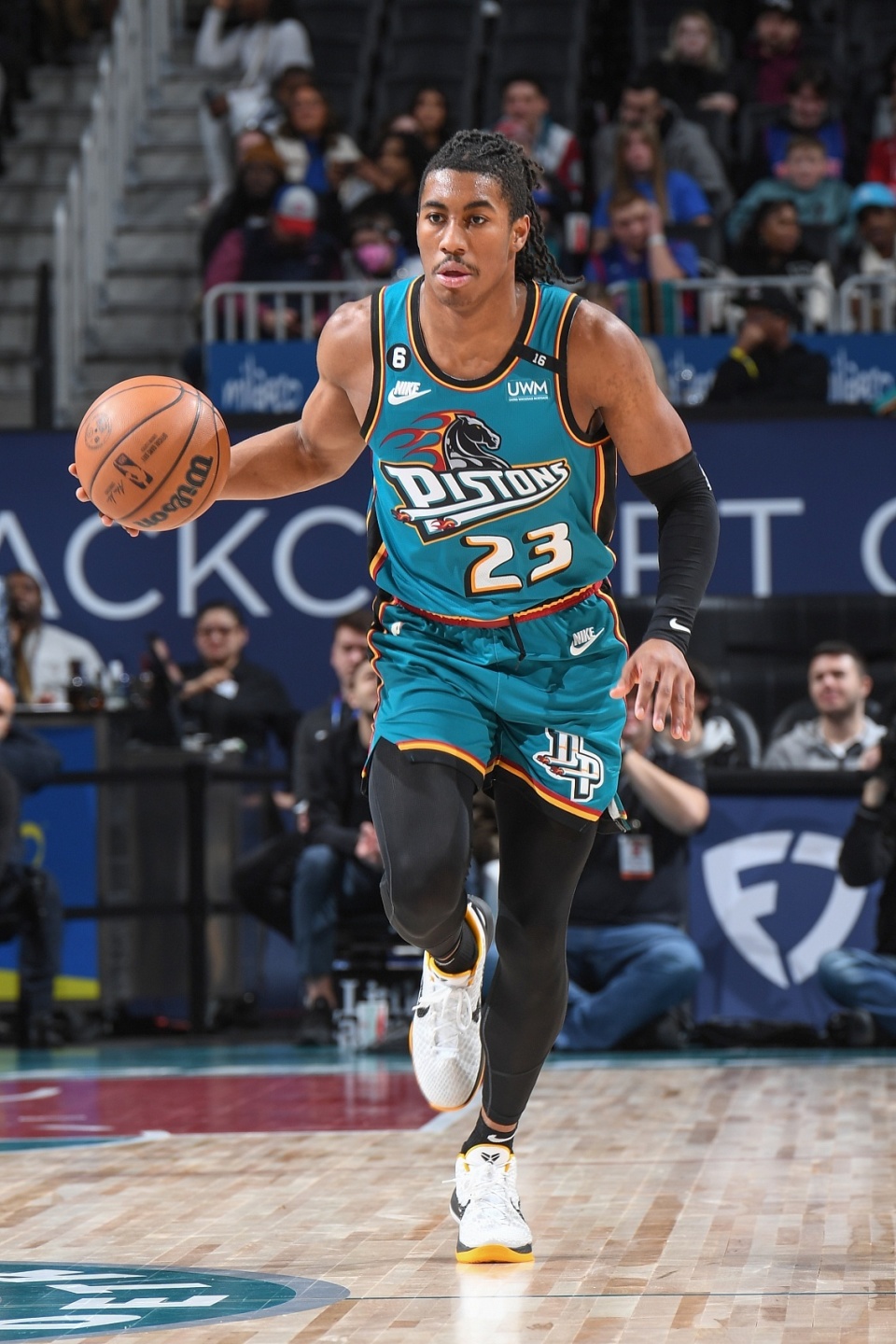 关于鹈鹕强势雄鹿B队,戈贝尔惊艳世界的信息 关于鹈鹕强势雄鹿B队,戈贝尔惊艳世界的信息