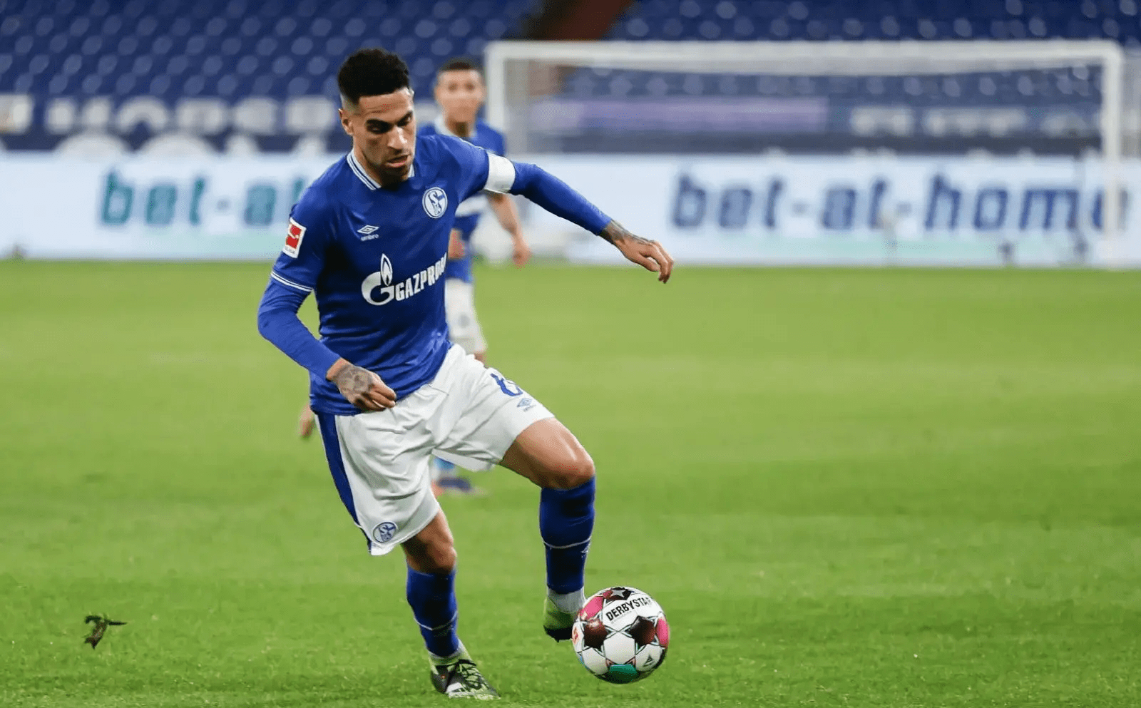 沙尔克输球遭遇挑战，迫切需要反击