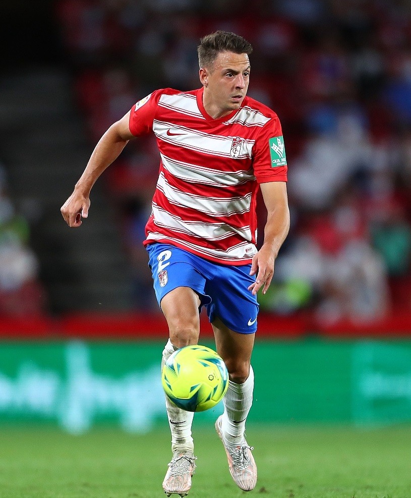 格拉纳达客场逆转，击败对手保持半程纪录的简单介绍