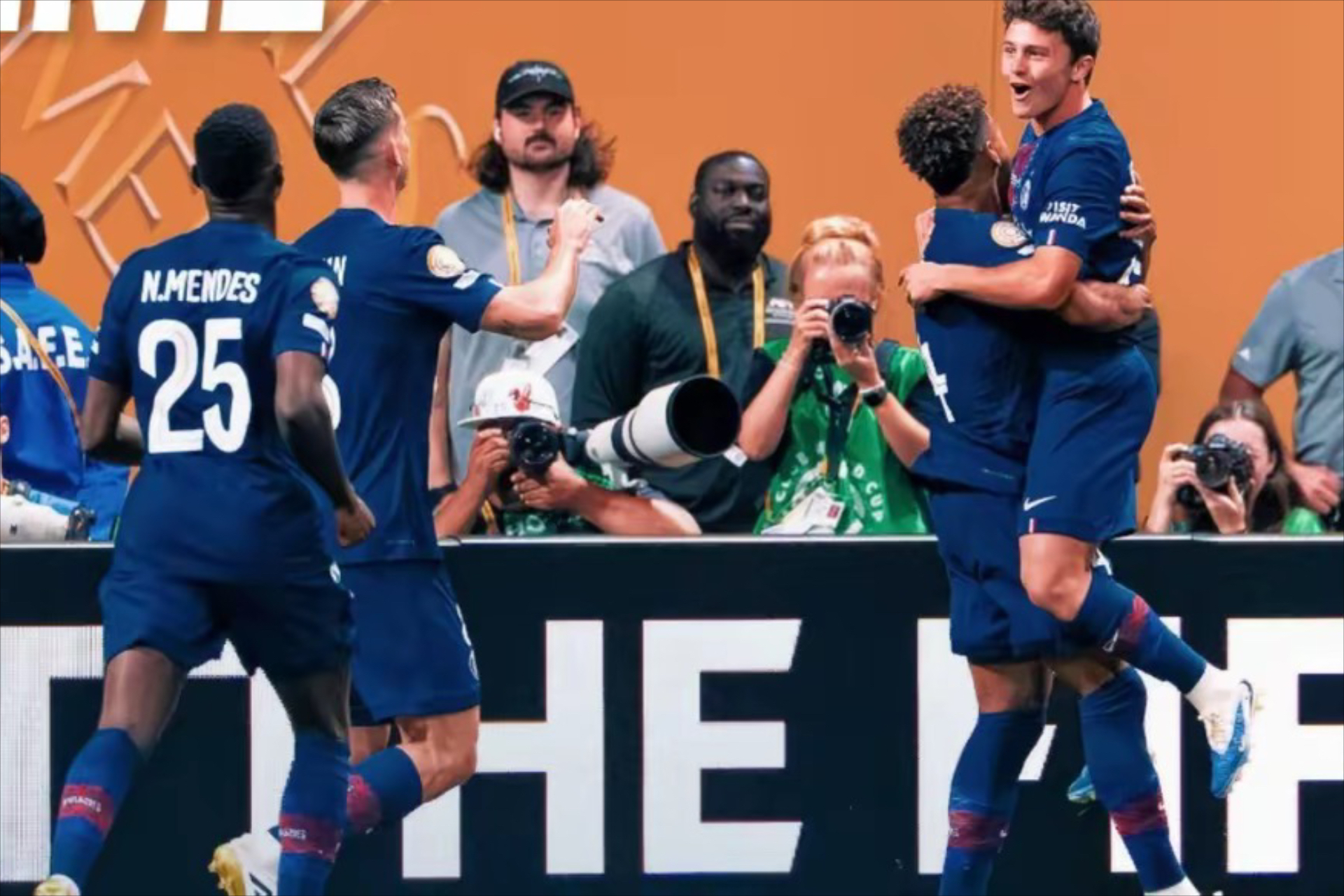 切尔西遭逢两连败,球队争四形势受挑战 切尔西遭逢两连败,球队争四形势受挑战