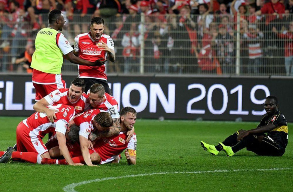 包含柏林赫塔主场遭遇惨败，积分榜位置下滑的词条