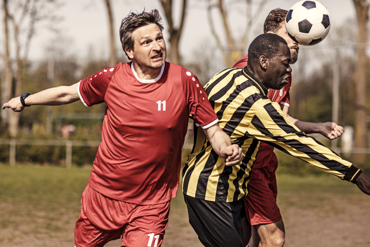 球员在比赛中展现团队合作精神