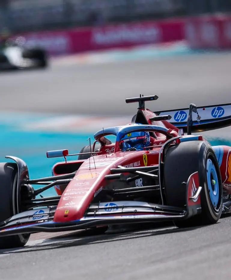 迈凯伦逆转阿斯顿马丁，塞恩斯高光表现的简单介绍