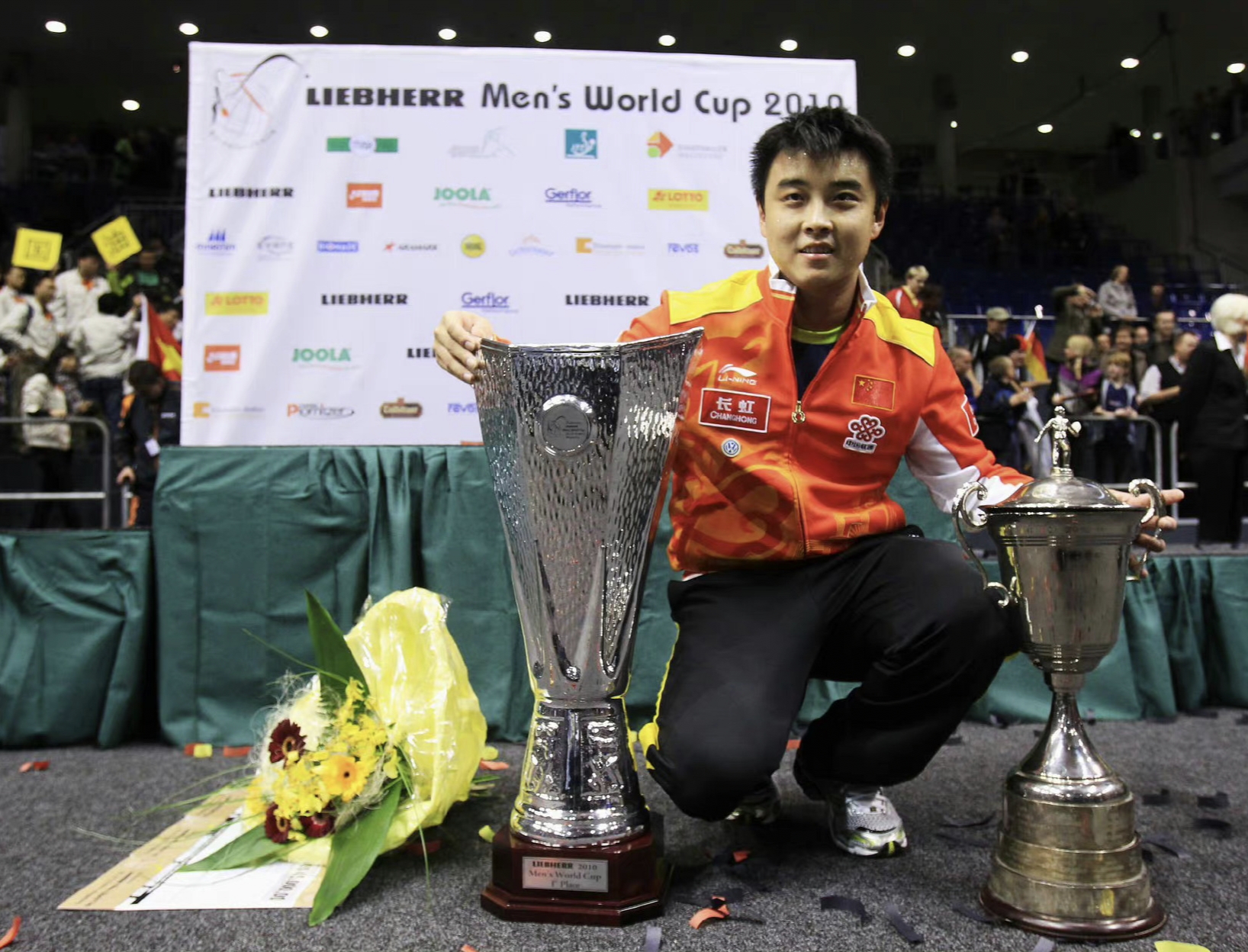 中国乒乓球队轻取英国乒乓球队，王皓送出助攻