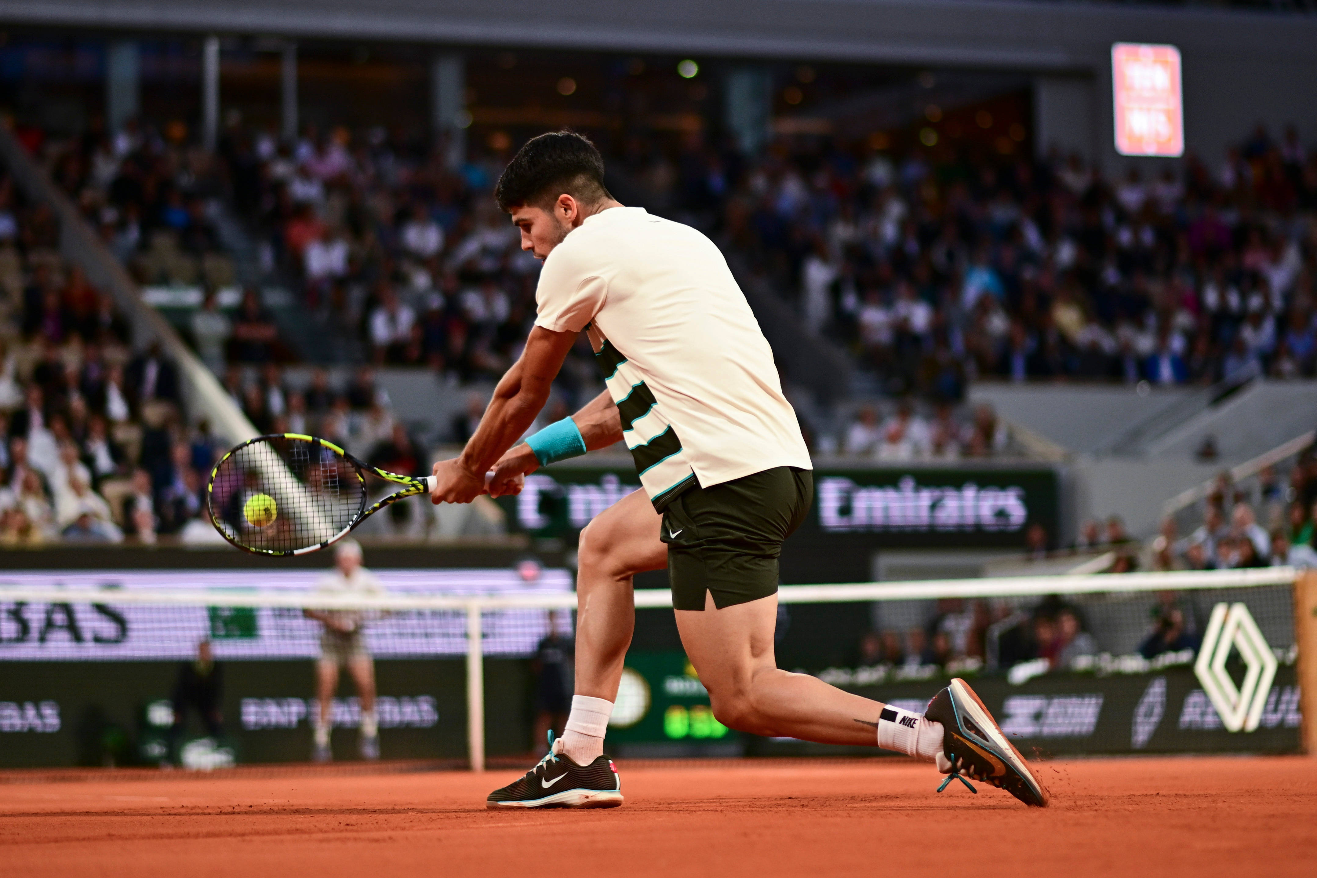 美国网球队绝杀西班牙网球队，阿尔卡拉斯制霸全场的简单介绍