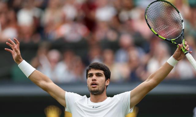 美国网球队绝杀西班牙网球队，阿尔卡拉斯制霸全场的简单介绍