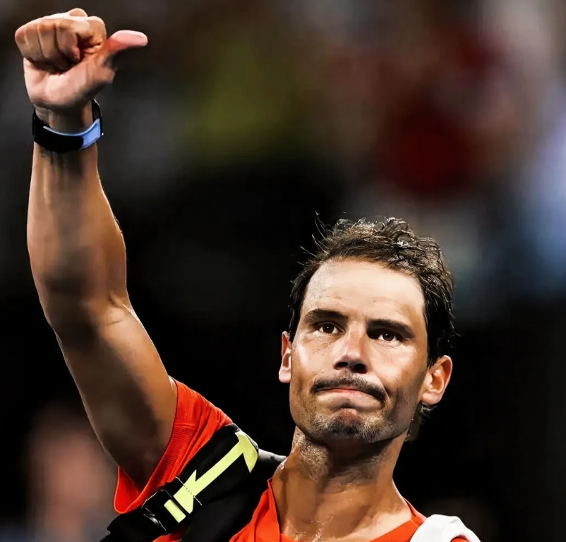 西班牙网球队鏖战日本网球队，纳达尔送出助攻