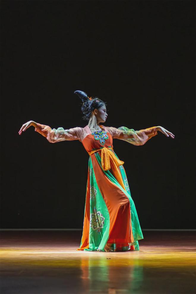 脚下间的风云变幻，球员舞出多样的风采的简单介绍