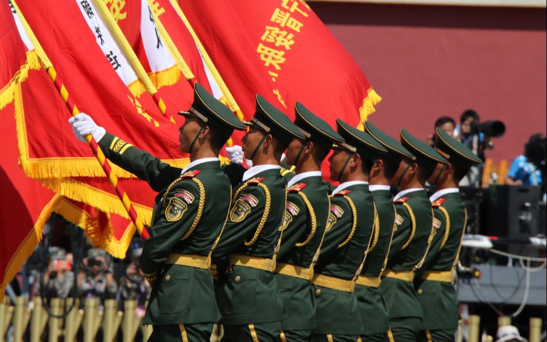 赛道与球场,F1揭幕战与热火翻盘的启示