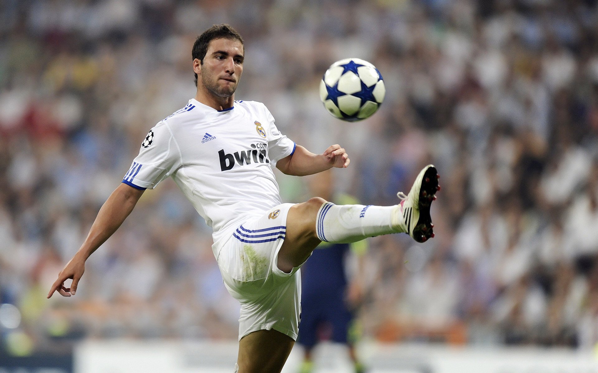 爵士全面压制北京队,霍勒迪贡献制胜表现