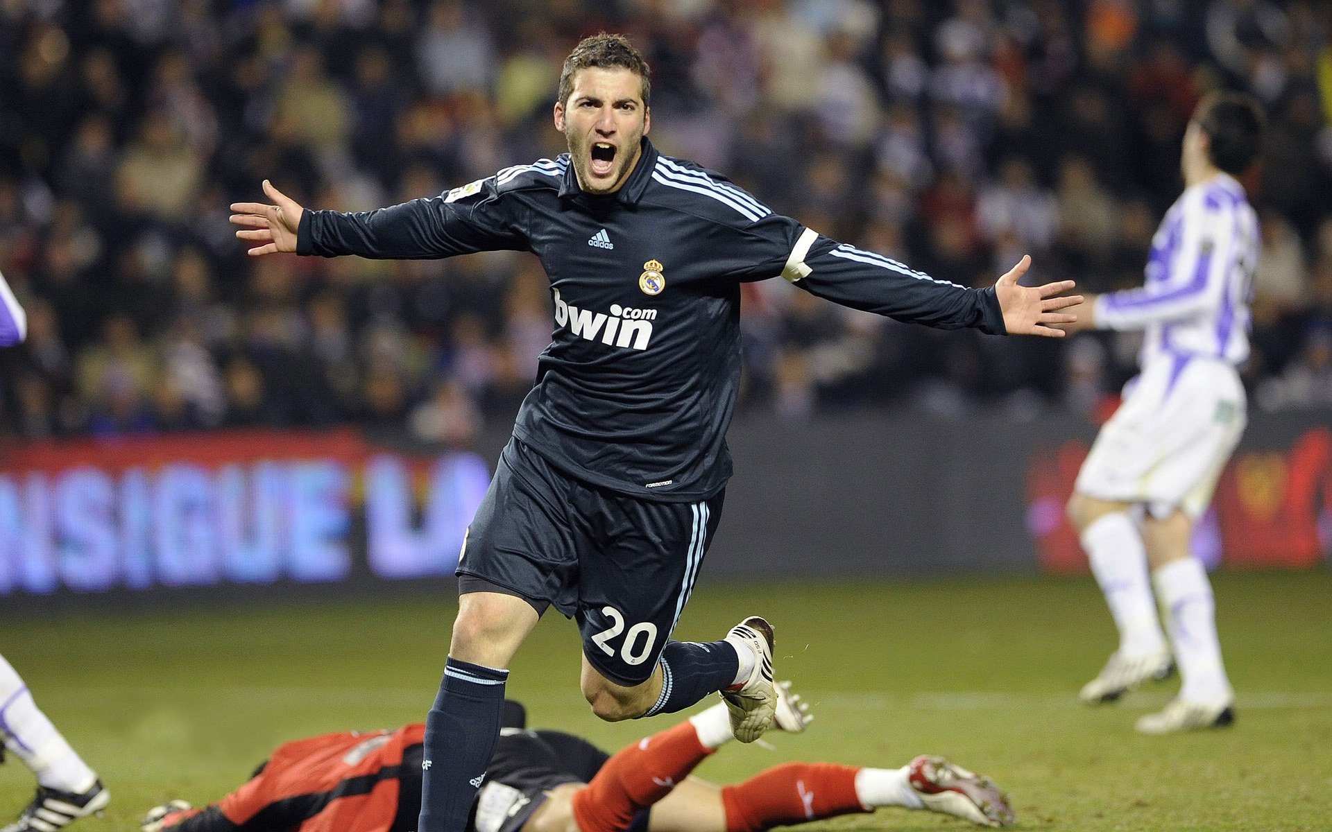 南美风暴席卷北美,当奥利维耶在NBA总决赛接管比赛,阿根廷足球精神在篮球场重生