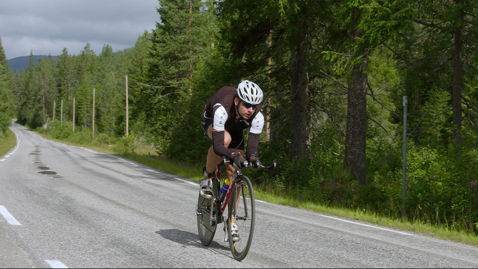 赛道与绿茵，F1新赛季揭幕战与塞内加尔力克喀麦隆的双重焦点